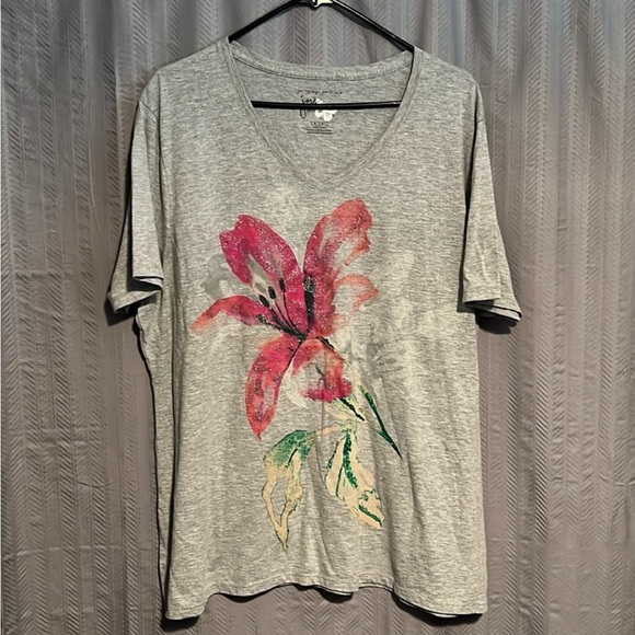 JMS - Just My Size Tee with Floral Design - Picture 1 of 5